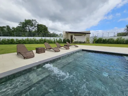 Lotus Resort Panglao Отели рядом с достопримечательностью «South Farm Panglao Bohol»