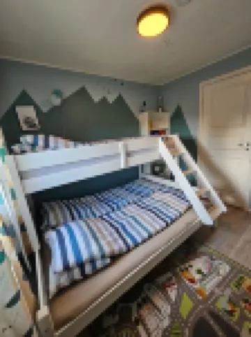 Large modern house, perfect for northern lights hunting.