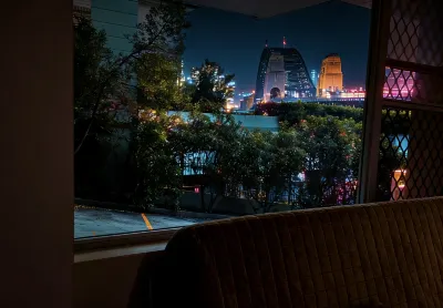 Sunny  harbour Bridge  in  Kirribil Hotels near Opera Australia