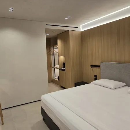 Lion Gate Hotel