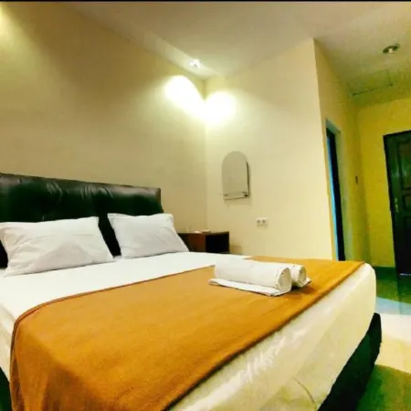 Cozzy Quint Hotel
