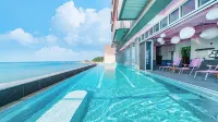 Apex Hotel - مسبح