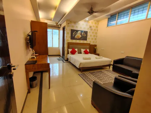 Hotel Hampi Grand Seasons - بار