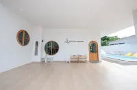 De Beach pool villa.  New Villa 3 min walk from the beach 5 rooms Hotels near Ban Amphoe