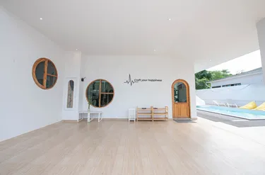 รูปภาพของDe Beach pool villa.  วิลล่าใหม่ เดิน 3 นาทีจากชายหาด 5 ห้อง