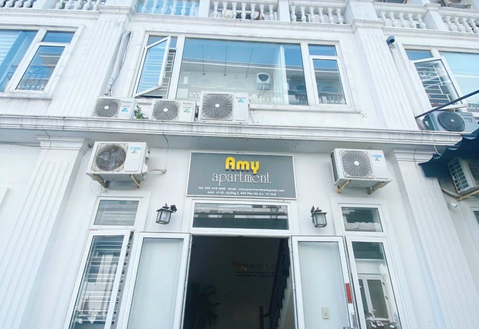 3. Amy Apar..