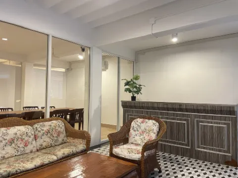 Central Pattaya Hostel Отели рядом с достопримечательностью «Альказар»