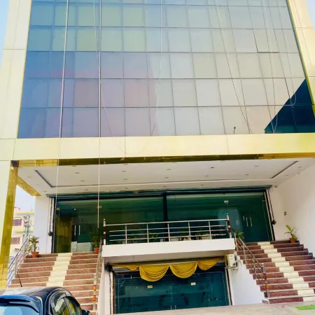 Hotel Paras R Inn