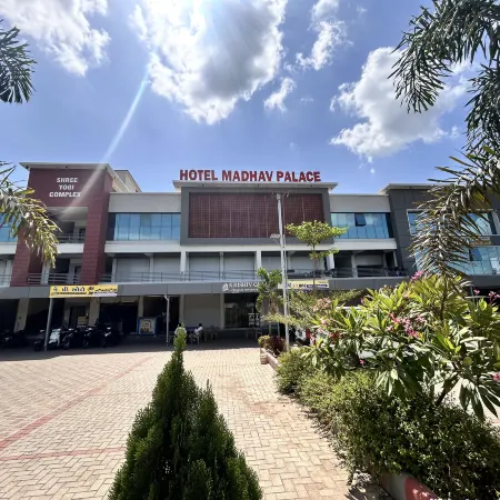 Hotel Madhav Palace