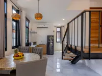 Mountain View chaloklum 2 bed house 查洛兰海滩附近的飯店