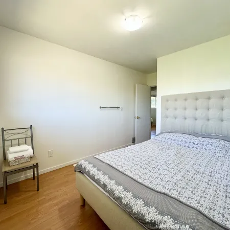 Beautiful Room with Kitchen near YVR airport, Transit and Shopping Mall