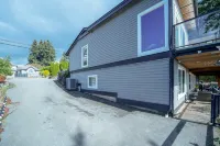 Cozy Two-Bedroom Suite - Balkoner