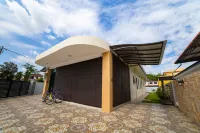 Loh Residence@Pinjistation (8pax 4br)