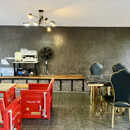Sherlyn Hotel & Cafe Отели рядом с достопримечательностью «Университет Ратчатхани»
