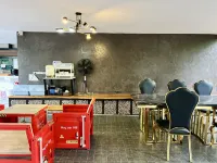 Sherlyn Hotel & Cafe