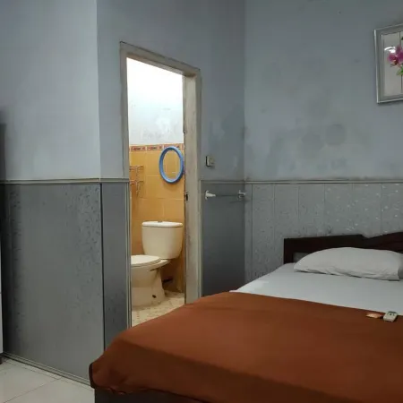 Hotel O Qq Kost Near Pantai Kebesaran Beach