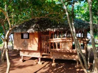 Calicoan Surf Retreat Native Bahay Kubo Hôtels à : 