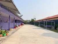Nirawan Resort Отели рядом с достопримечательностью «Вагхор Бич»