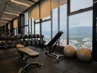 22 Macalisterz by StayLuxe - Gym
