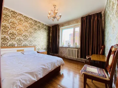 Private room with breakfast in the city center family apartment