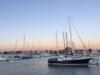 Deluxe Brighton Apt Private Garden Parking WIFI