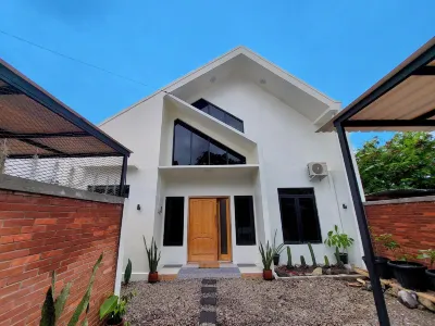 Yustien Homestay Jogja 3 Bedroom Sedayu 호텔