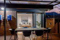 Lipscombe Mt Wellington view luxury house Hotels in Sandy Bay