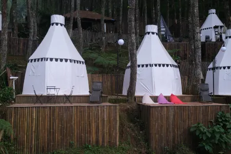 Regan Luxcamp by Digihub Hospitality Отели в г. Pangalengan