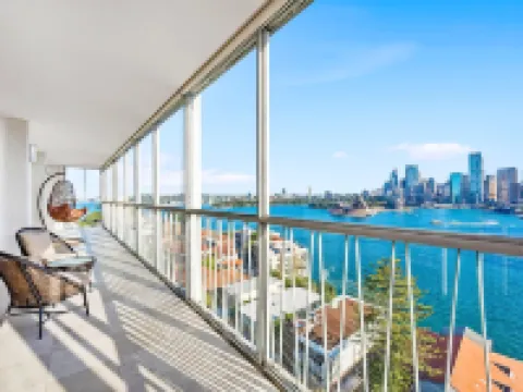 Sydney's Landmark Views from Luxury 2Bd Apt Hotels in Kirribilli