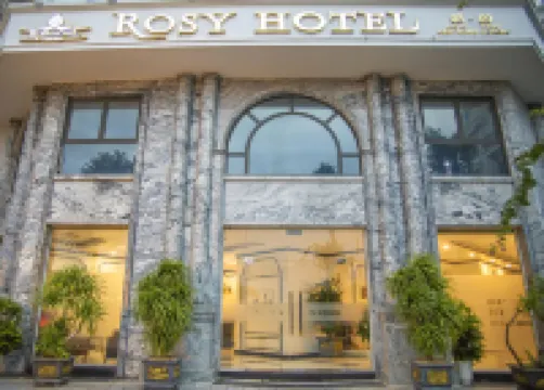 Rosy Hotel Chùa Trùng Quang周辺のホテル
