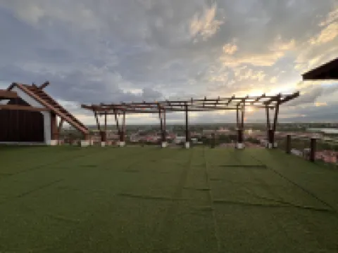 Seven-Eleven Inn 1BR Condo - Royal Oceancrest Mactan