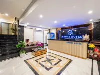 LUXURY Hotel Pham Van Dong 平 Triệu 站附近的飯店