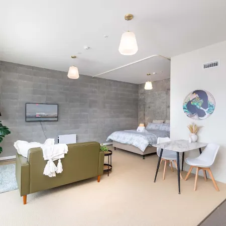 Petone City Studio with Outdoor Space Отели в г. Ловер Хатт