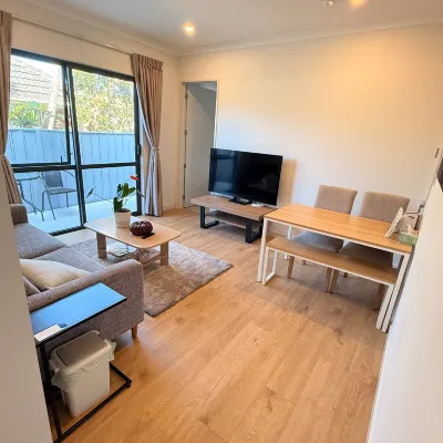 Modern Private 2BR Unit in Takapuna | Parking 타카푸나 비치 주변 호텔