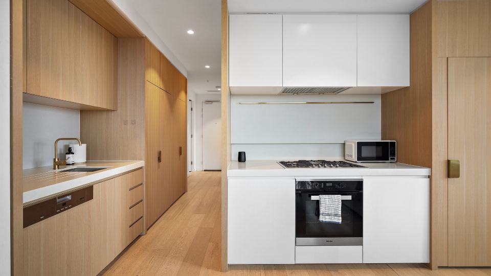 Sky One Box Hill, 3BR with Pool, Sauna & Parking