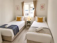 Modern 2-Bed, 2-Bath Bungalow - Apartemen