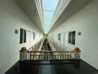 Hotel O near Mitra Plumbon Hospital formerly Guesthouse Pondok JK - Parking