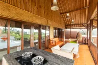 3BR Pool & Mountain View Modern Bamboo - Family Only - parking