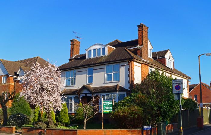 Ricky Road Guest House - Premium
