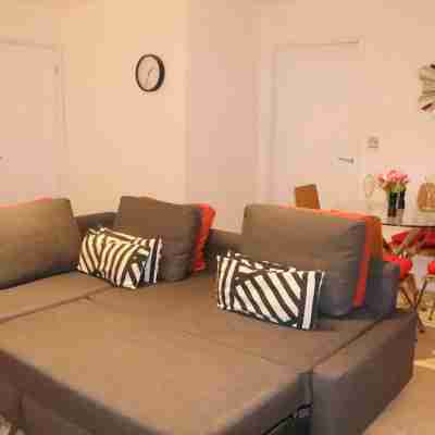 Skyline Haven: Modern 2BR w/ Free Parking & 4kTV Others