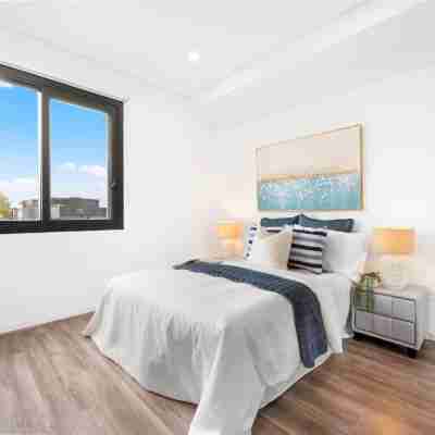 Bright & Elegant 2BR with 2 Parking in Mascot Rooms