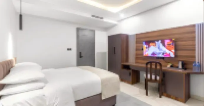 TIDE' HOTELS AND RESORTS LTD