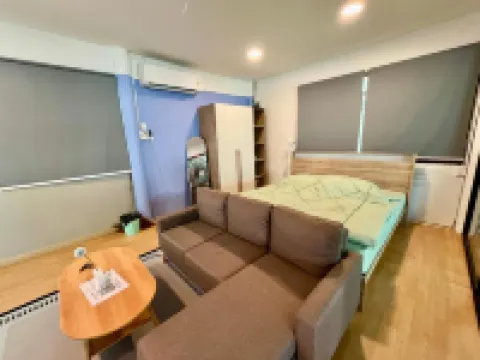 Kirin Riverside Homestay with AC, WiFi in Bangkok 叻巫拉納區（Ratburana Pier）附近的飯店