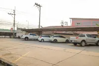 AP Apartment Daily Room Service - parking