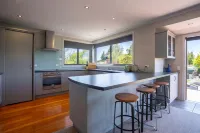 Crystal Waters by Ohana – Tranquil Lake Stay with