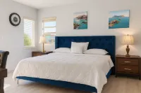 2BR Townhouse w/ 2-Car Garage & Private Terrace - parking