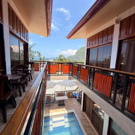 Aquaholik El Nido Hotel