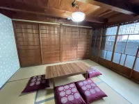 A house within walking distance of Kuwana Station. Maximum 11 guests can stay -  Ferienhäuser
