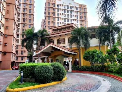"Budget - No Frills" One Bedroom Condo near Manila Airport With Kitchen. Ideal for transient. 10K Miniso 주변 호텔