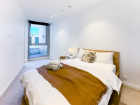 Fawkner Residence 1B2B condo Smart TV Hotels in St Kilda Road